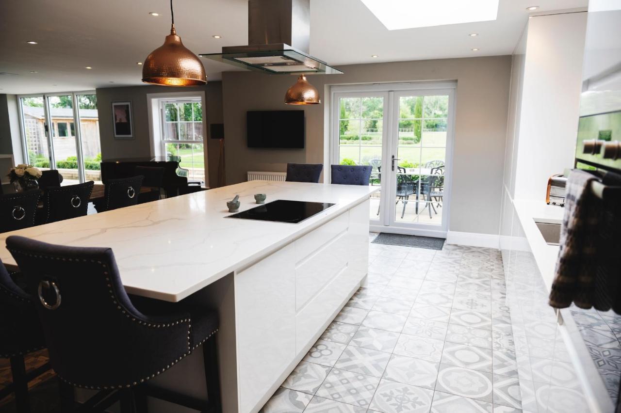 Large Country House - Hot Tub - Pool Table - Bbq - 5 Bedrooms - Log Burner Three Legged Cross Экстерьер фото