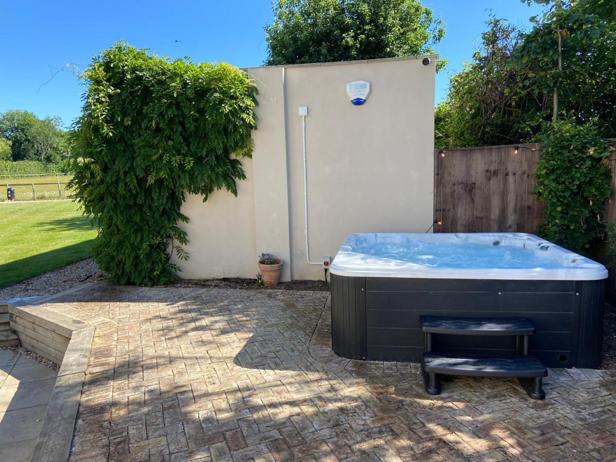 Large Country House - Hot Tub - Pool Table - Bbq - 5 Bedrooms - Log Burner Three Legged Cross Экстерьер фото